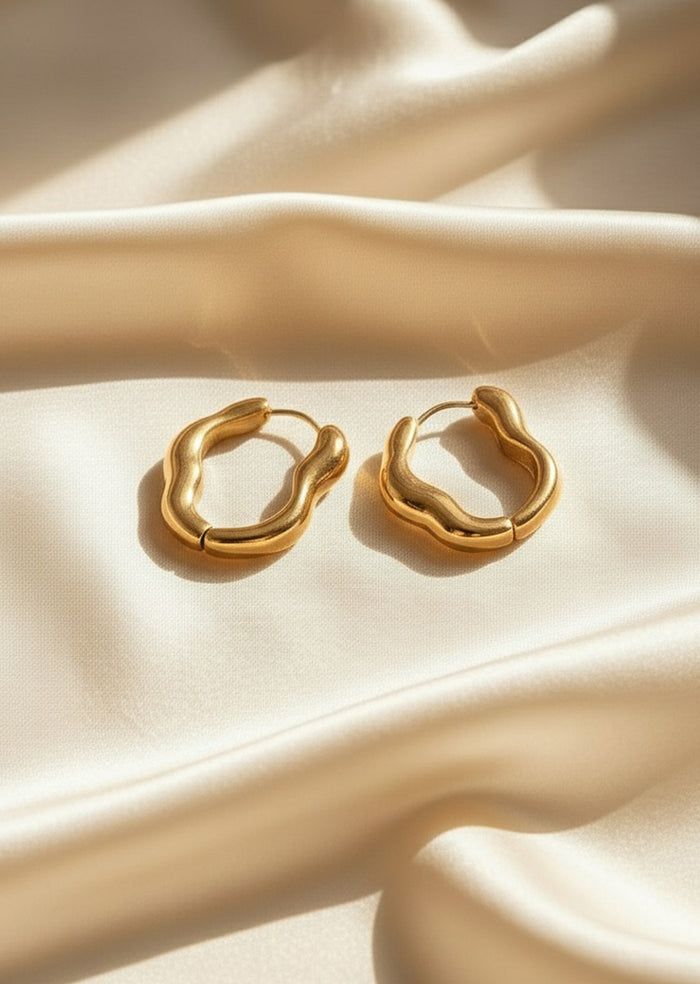 18K GOLD PLATED OVAL HOOP EARRING