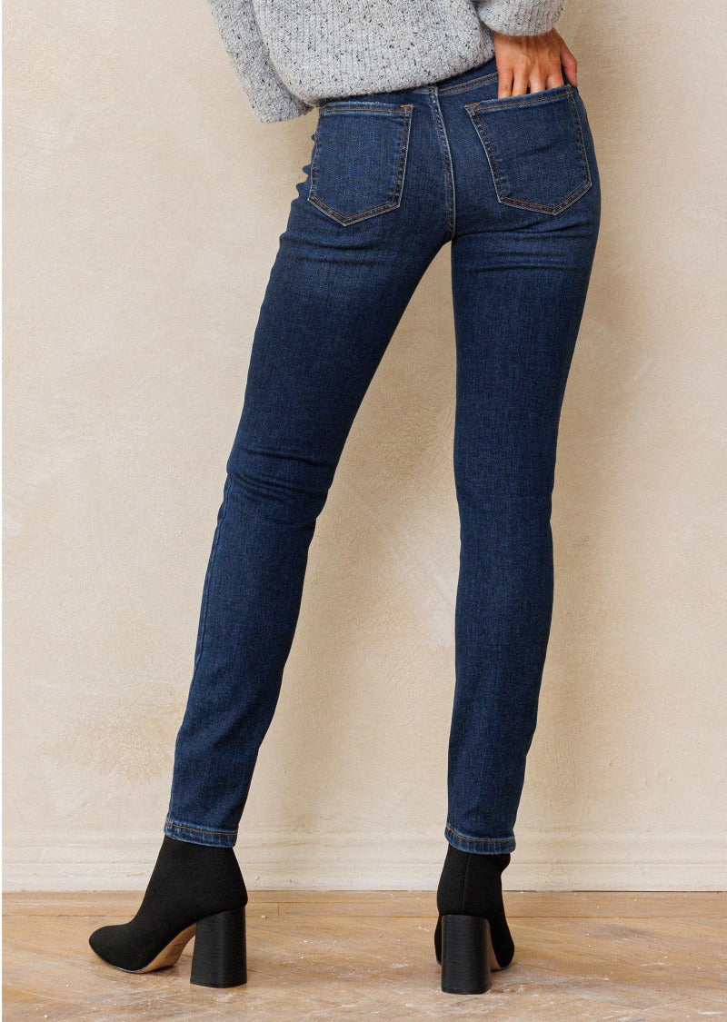 JILLIAN STRETCHY BASIC DENIM PANTS